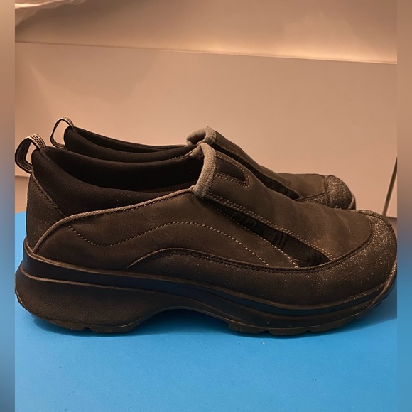 Clarks shoes - size 6 - women’s - Picture 1 of 7